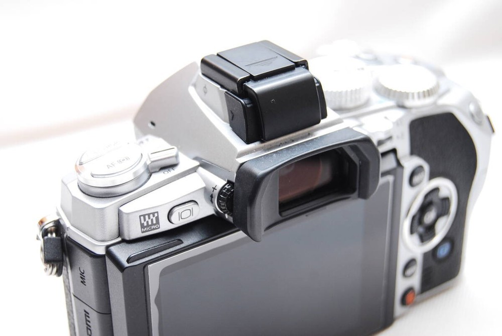OLYMPUS OM-D E-M1 Mirrorless Camera Body Silver Set Working
