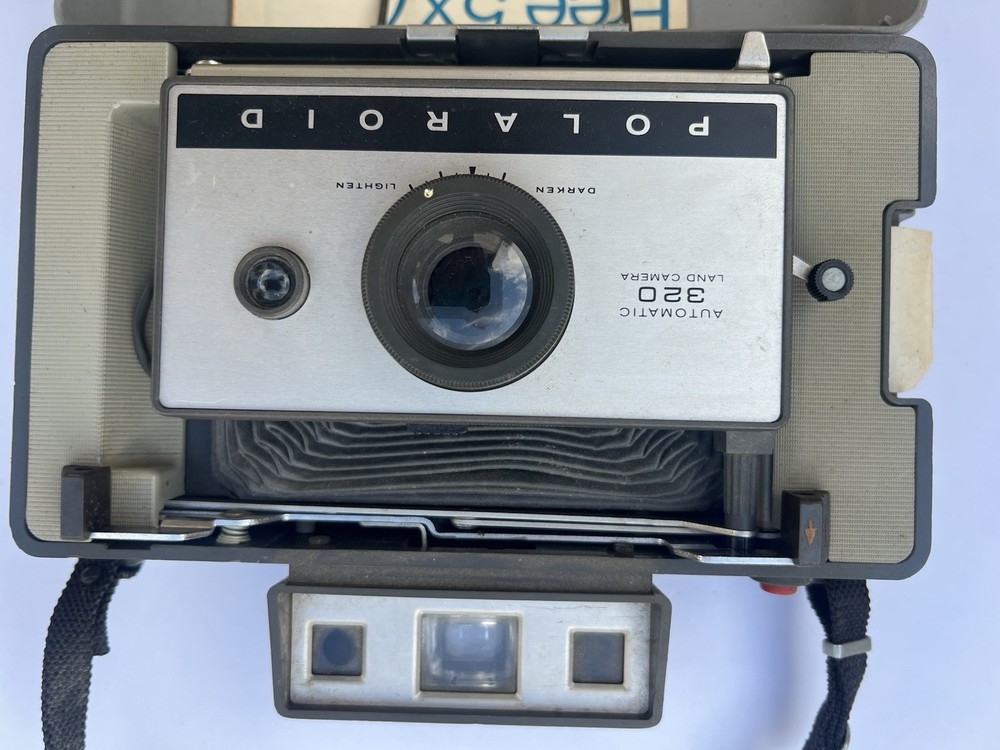 Vintage Polaroid Automatic 320 Land Camera w/ Case & Flash Untested