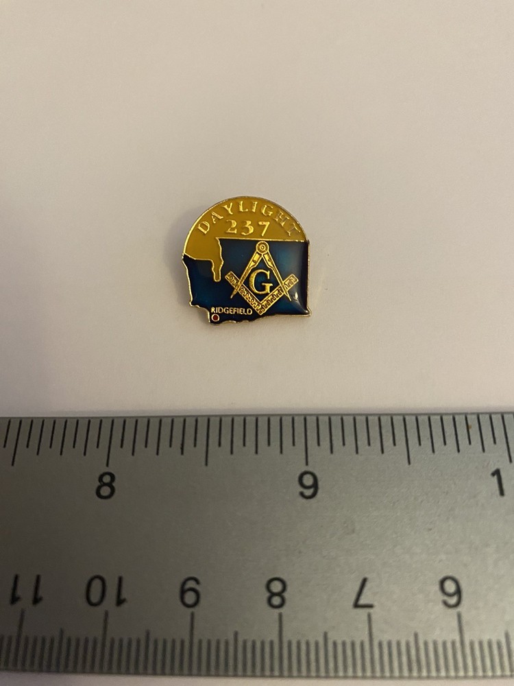 Masons Daylight 237 Ridgefield Lapel Pin P14