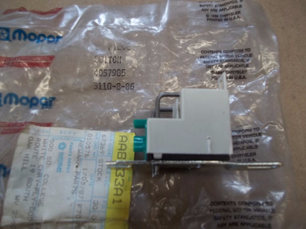 New OEM Mopar 04057985 , 4057985 Switch