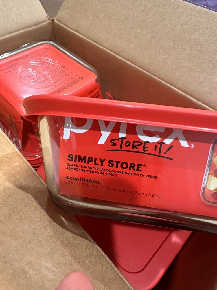 4 PCS Pyrex Storage Plus 4 Cup Square Red with Lid