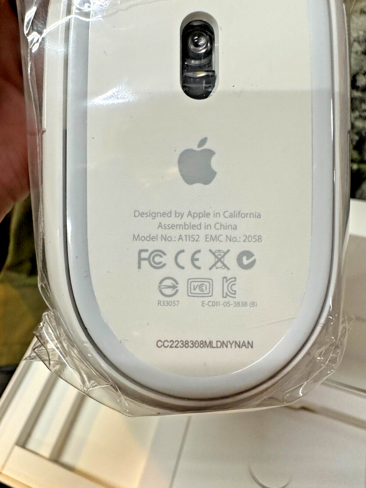 Apple A1243 Wired USB Keyboard & A1152 Mighty Mouse Box Set Sealed