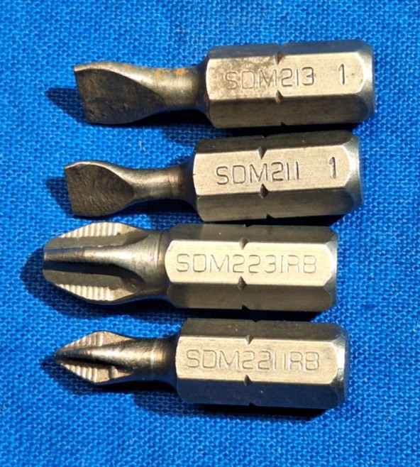 Snap-On SSDMR4B Ratcheting screwdriver with Snap-On Bits! Titanium