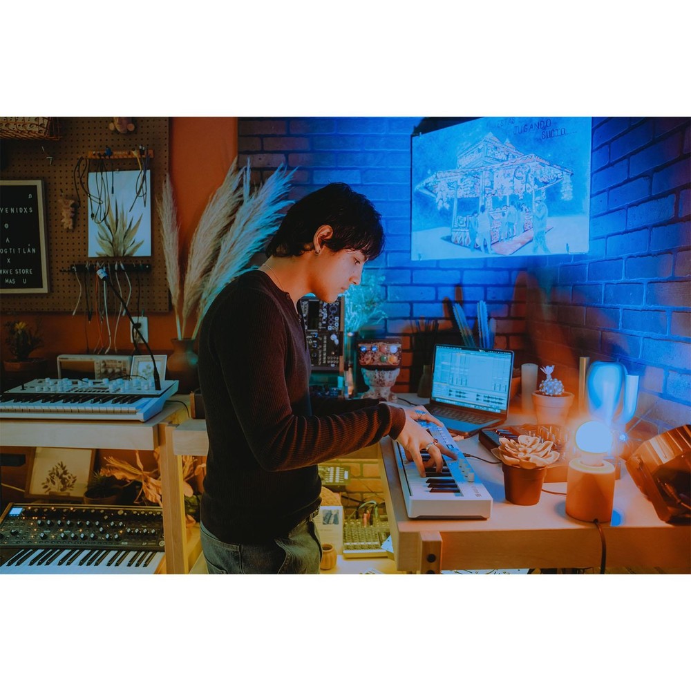 Arturia KeyStep 37 mk2 Compact 37 Key Keyboard Controller & Sequencer Pack