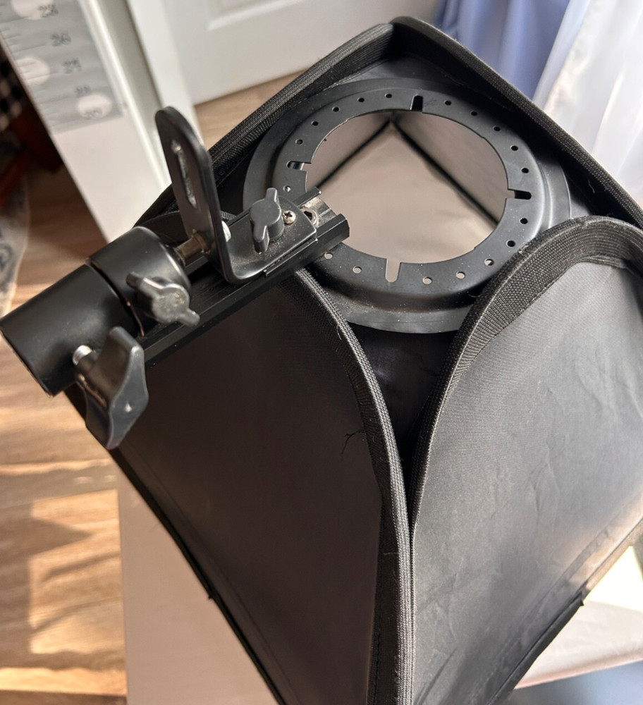 Flash Soft box w/ Hot shoe mount-24"square with relective & soft white-foldable