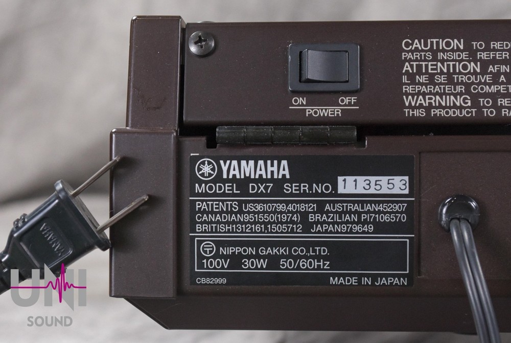 YAMAHA DX7 Digital Programmable Algorithm Synthesizer in Very Good Condition