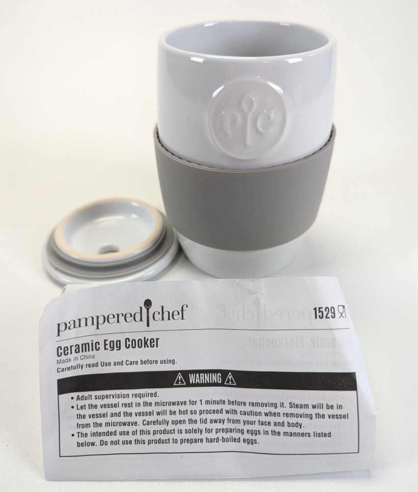 Pampered Chef #1529 Ceramic Egg Cooker Microwave Mug Cake Muffin Maker - EUC