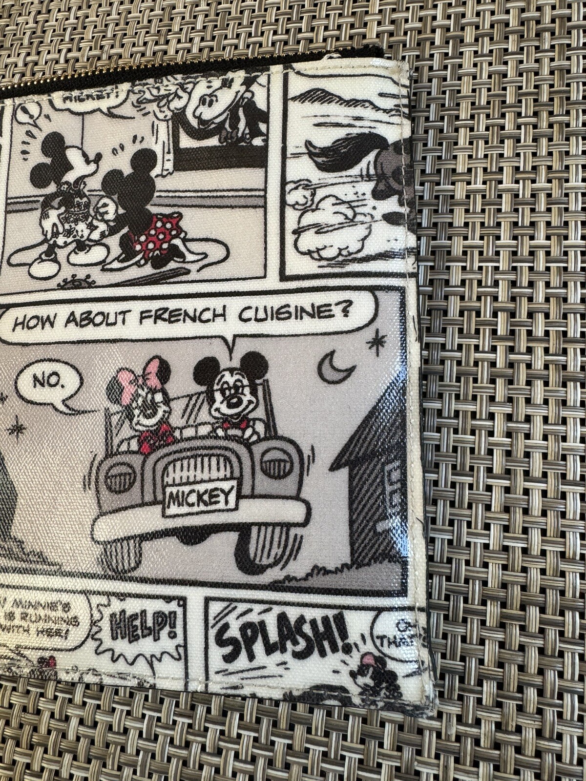 KATE SPADE X DISNEY Mickey Minnie Mouse Comic Medium Corner Zippered Wristlet