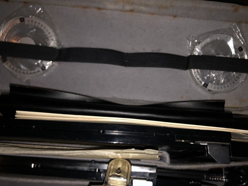 [Untested] Gossen Sinar Six Light Meter Set in Leather Case – Needs Cleaning