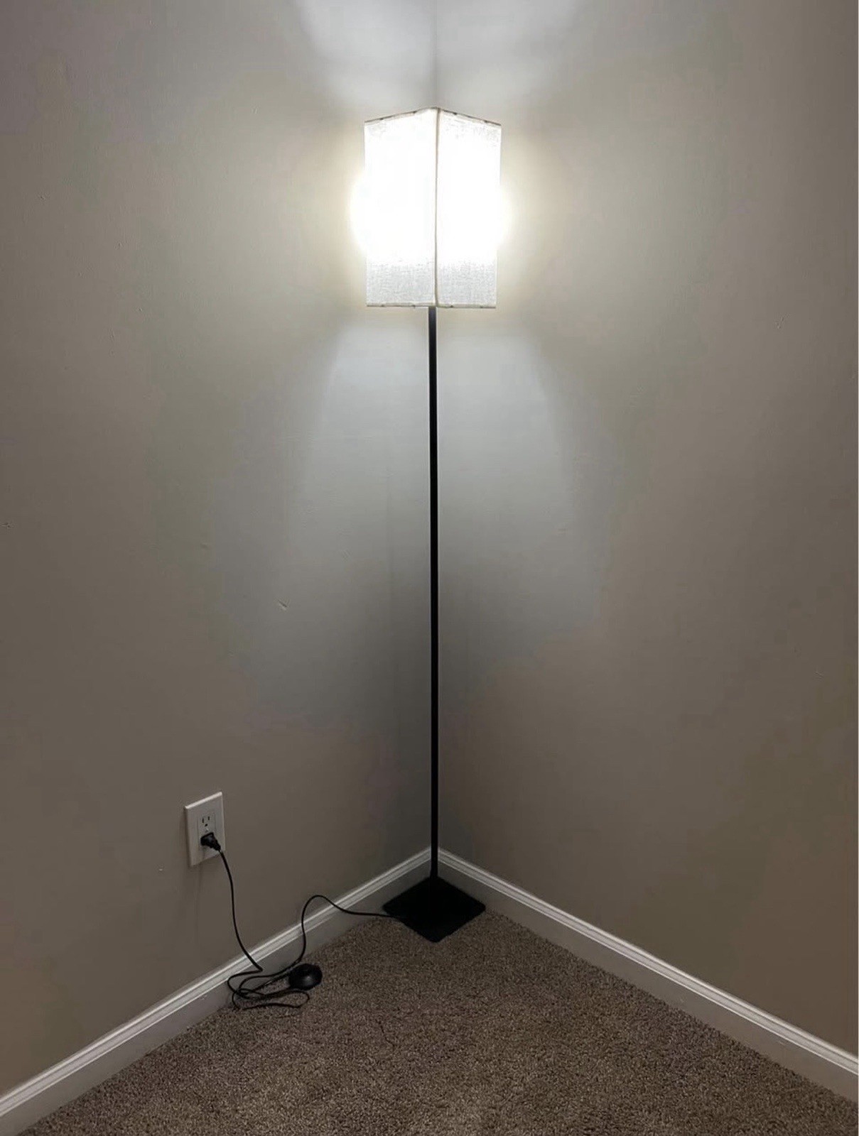 Smart LED Floor Lamp, Remote & App Control, Dimmable, Black/White