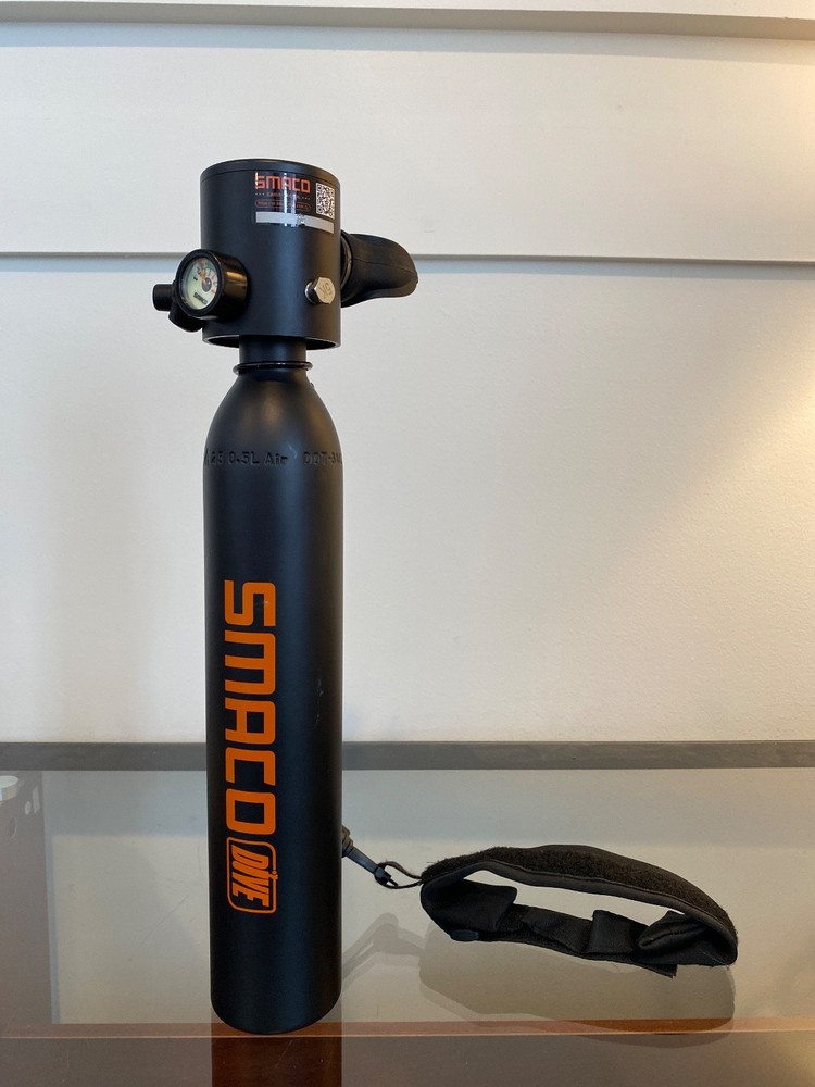 Mini scuba tank with pump