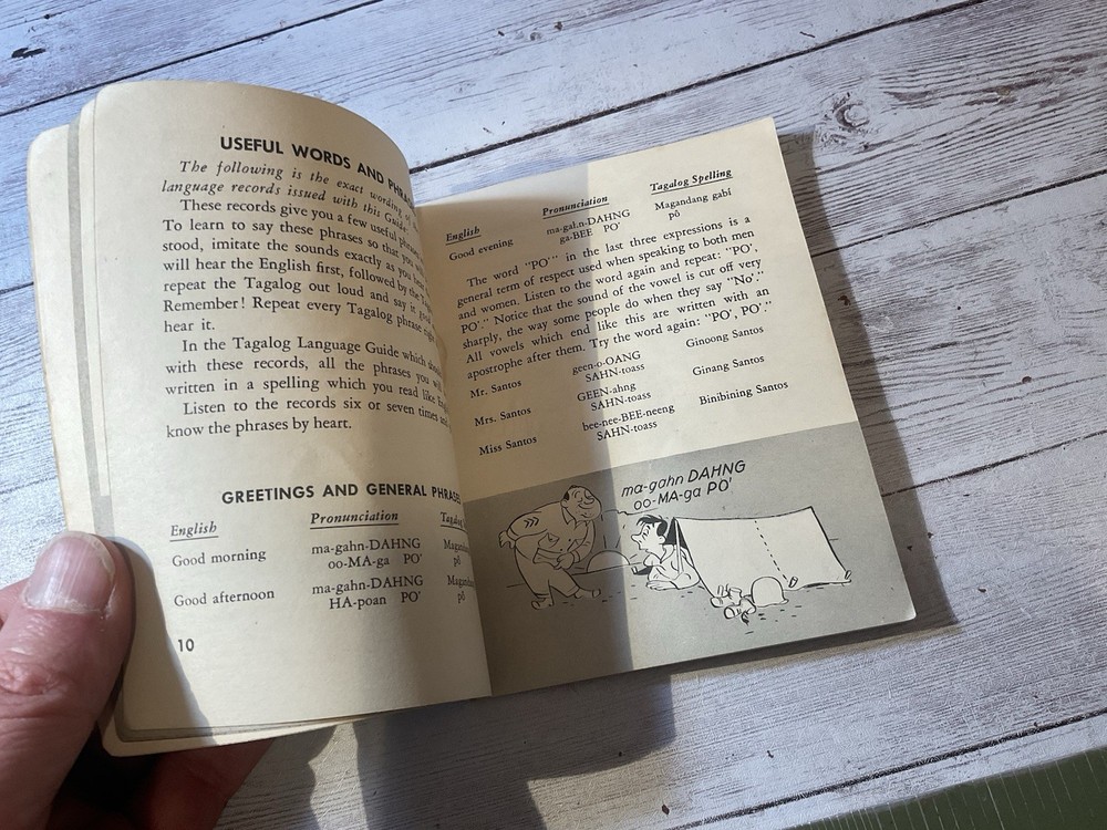 ORIGINAL WWII US SOLDIERS TAGALOG LANGUAGE GUIDE BOOK WITH NOTES 1944