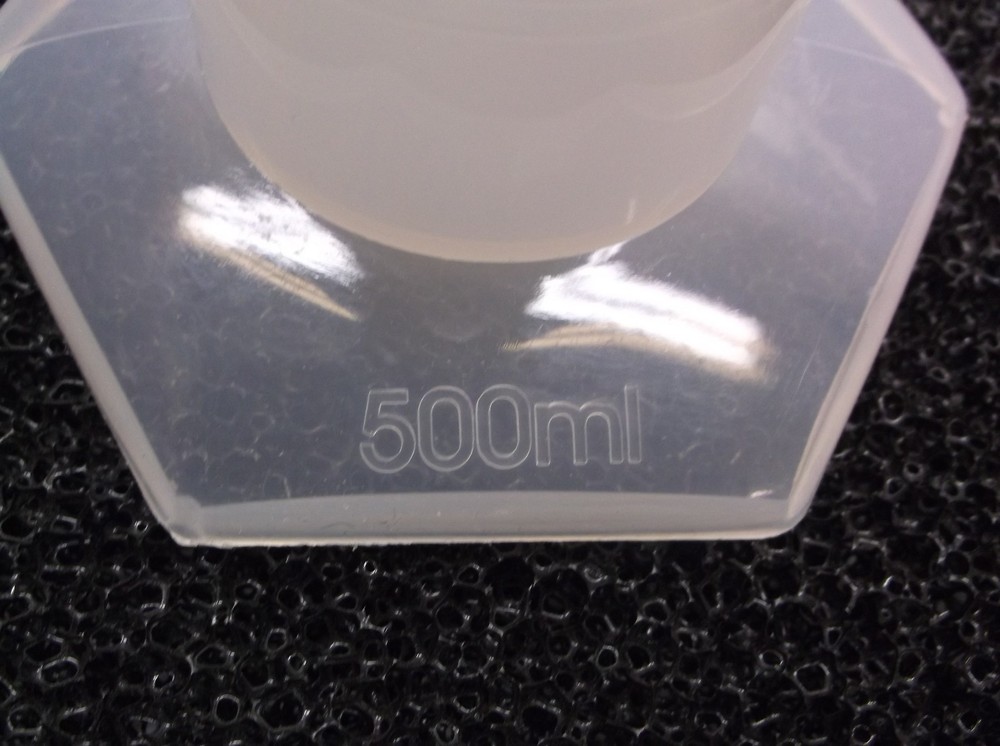 New 5PTJ7 Graduated Cylinder, 500mL, Plastic, Polypropylene, (E35J)