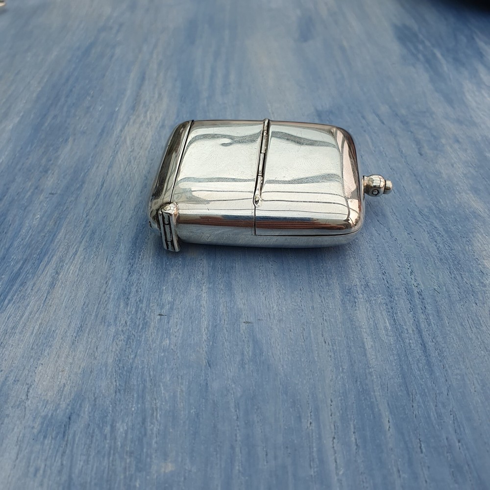 Solid Silver Sovereign Vesta Stamp Case 1911 by J Gloster (hs)