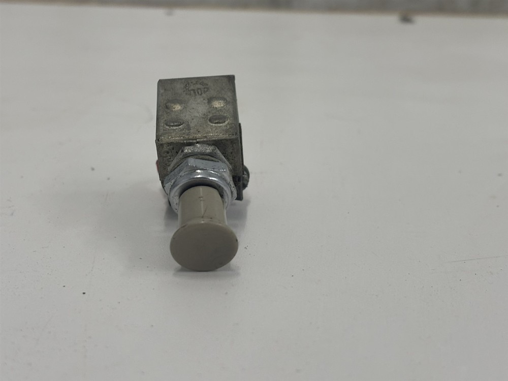 1956 Cessna 172 NAV Navigation Light Push Pull Switch 0713026-4