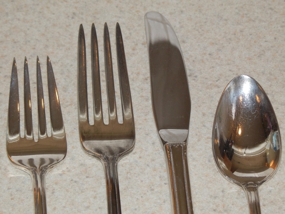 INTERNATIONAL SILVER PLATE REMEMBERANCE PATTERN 4 MISC. PIECES