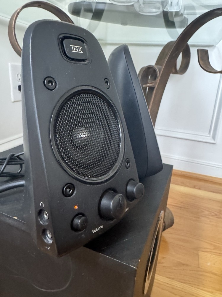 Logitech Z623 THX 2.1 Speaker System with Subwoofer Works