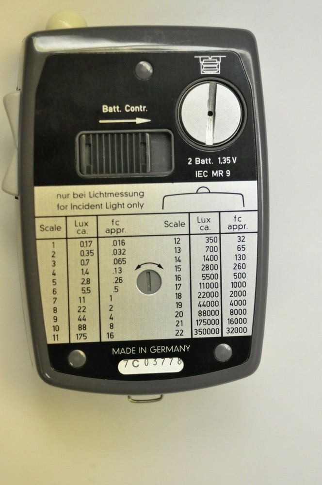 Gossen Luna-Pro light meter with strap. Tested.