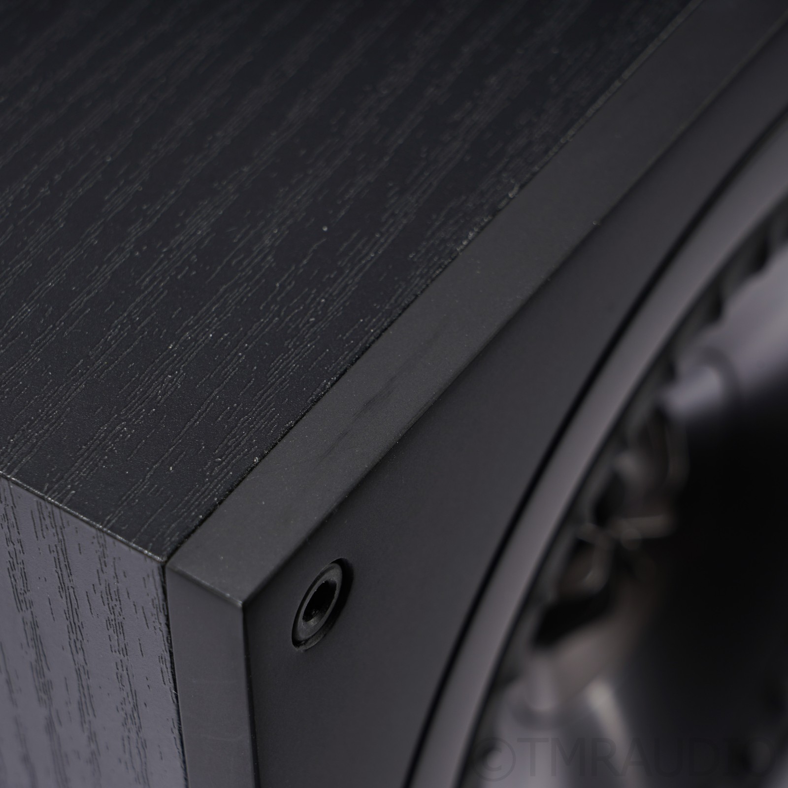 KEF Q100 Bookshelf Speakers; Black Pair