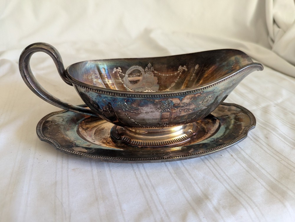 Community Silver Plate gravy boat with underplate 11945 garland design