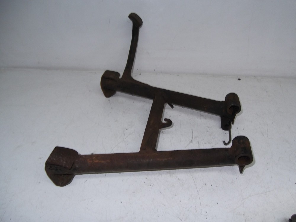 SUZUKI GSX250 CENTRE STAND + SPRING