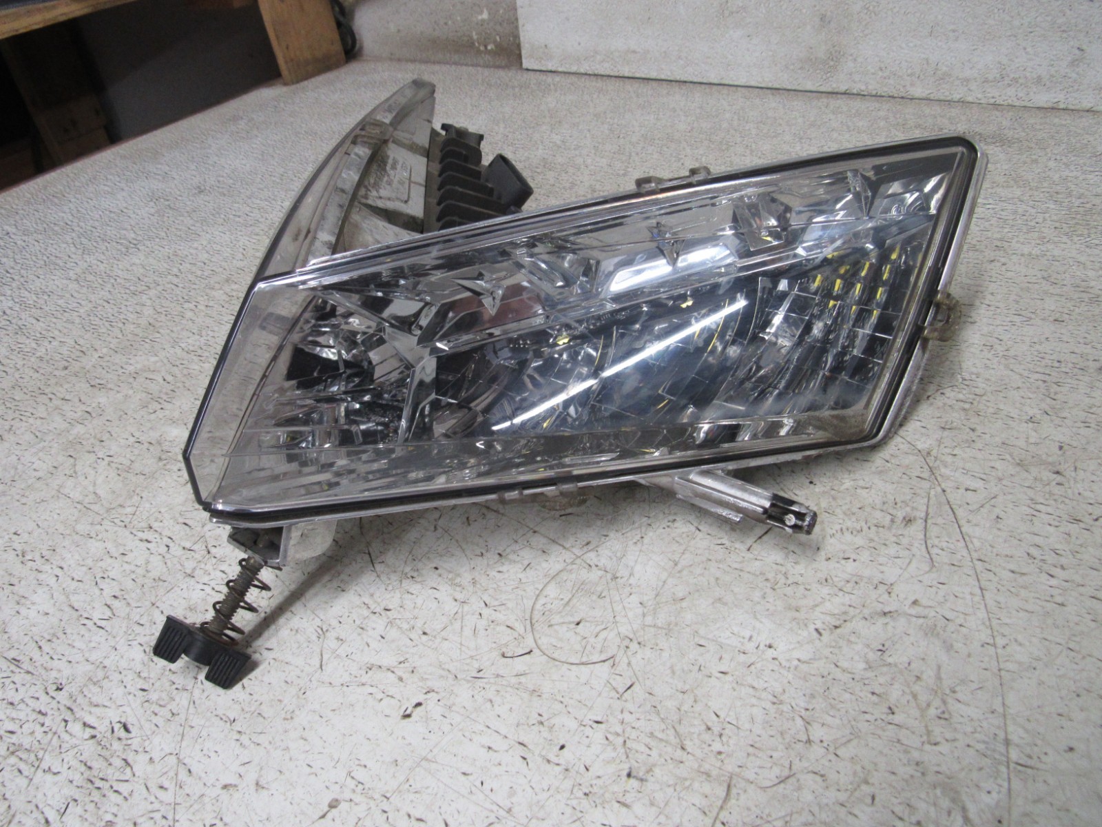 18 POLARIS RMK PRO 800 AXYS HEADLIGHT HEAD LIGHT LAMP FRONT LENS STOCK OEM #6893