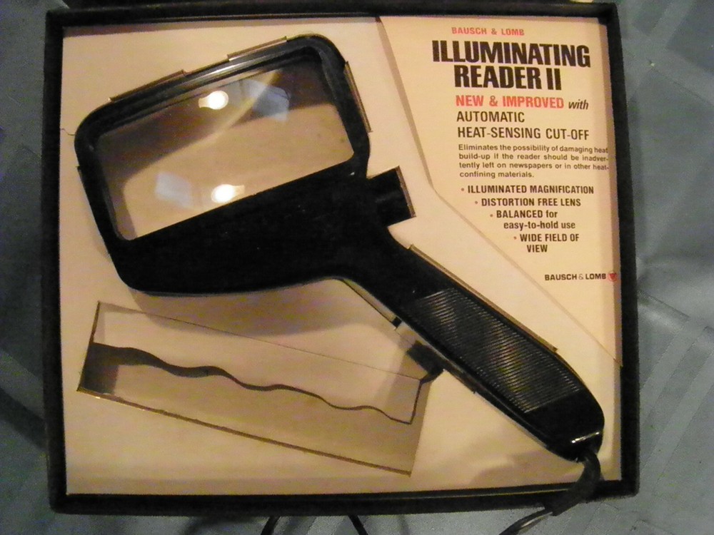 Vintage BAUSCH & LOMB Illuminating Rectangular Reader II Magnifier Original Box