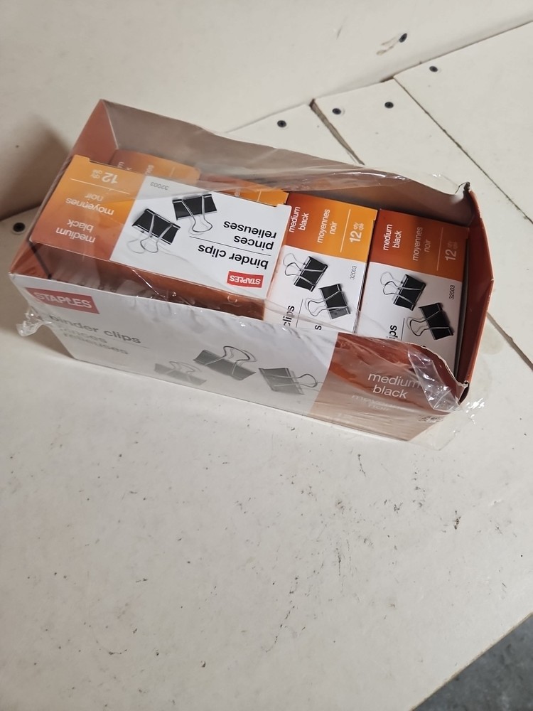NEW Staples Medium Binder Clips, Black - 8.5 Boxes Total 101 Clips