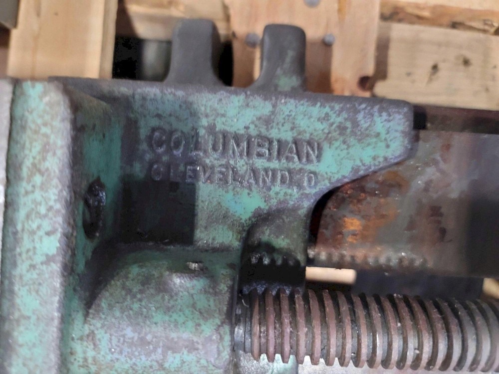 5" MACHINE VISE WITH 9" OPENING