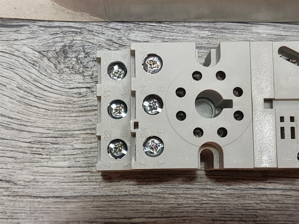 Eaton D3PA5 Relay Socket