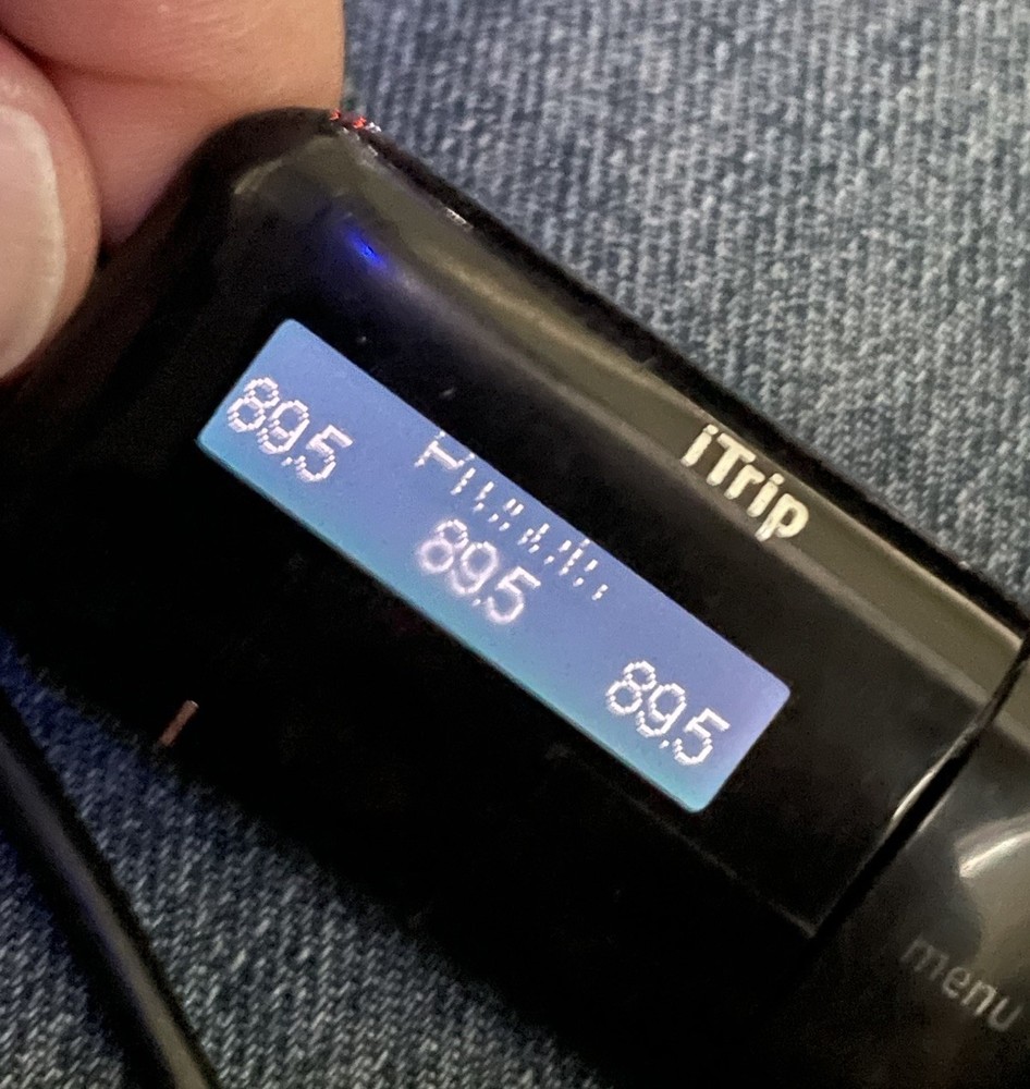 Griffin Technology iTrip FM Transmitter & Charger iPhone 4s/4/3GS iPod GA22042