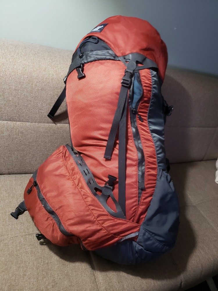 EMS EASTERN MOUNTAIN SPORTS High-Quality Internal Frame Backpack