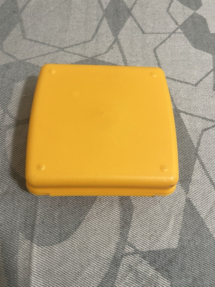 Tupperware Sandwich Keeper Orange