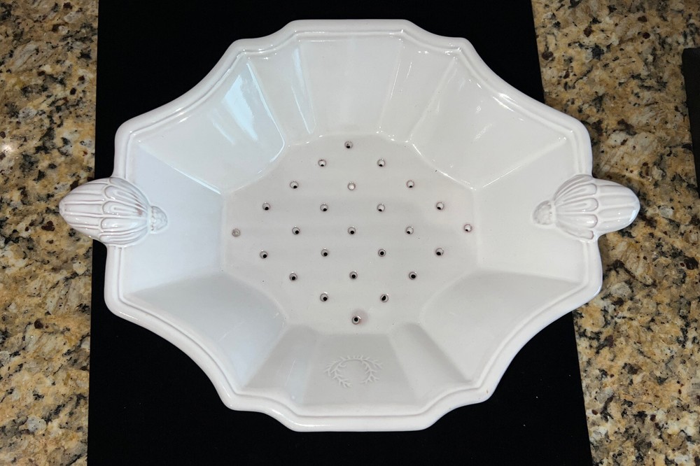 Style Eyes Embossed Whiteware Berry Colander