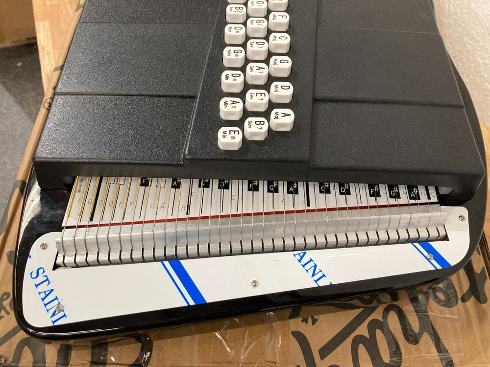 Oscar Schmidt OS21CE 21 Chord Autoharp(dent & broken string) Missing power cord