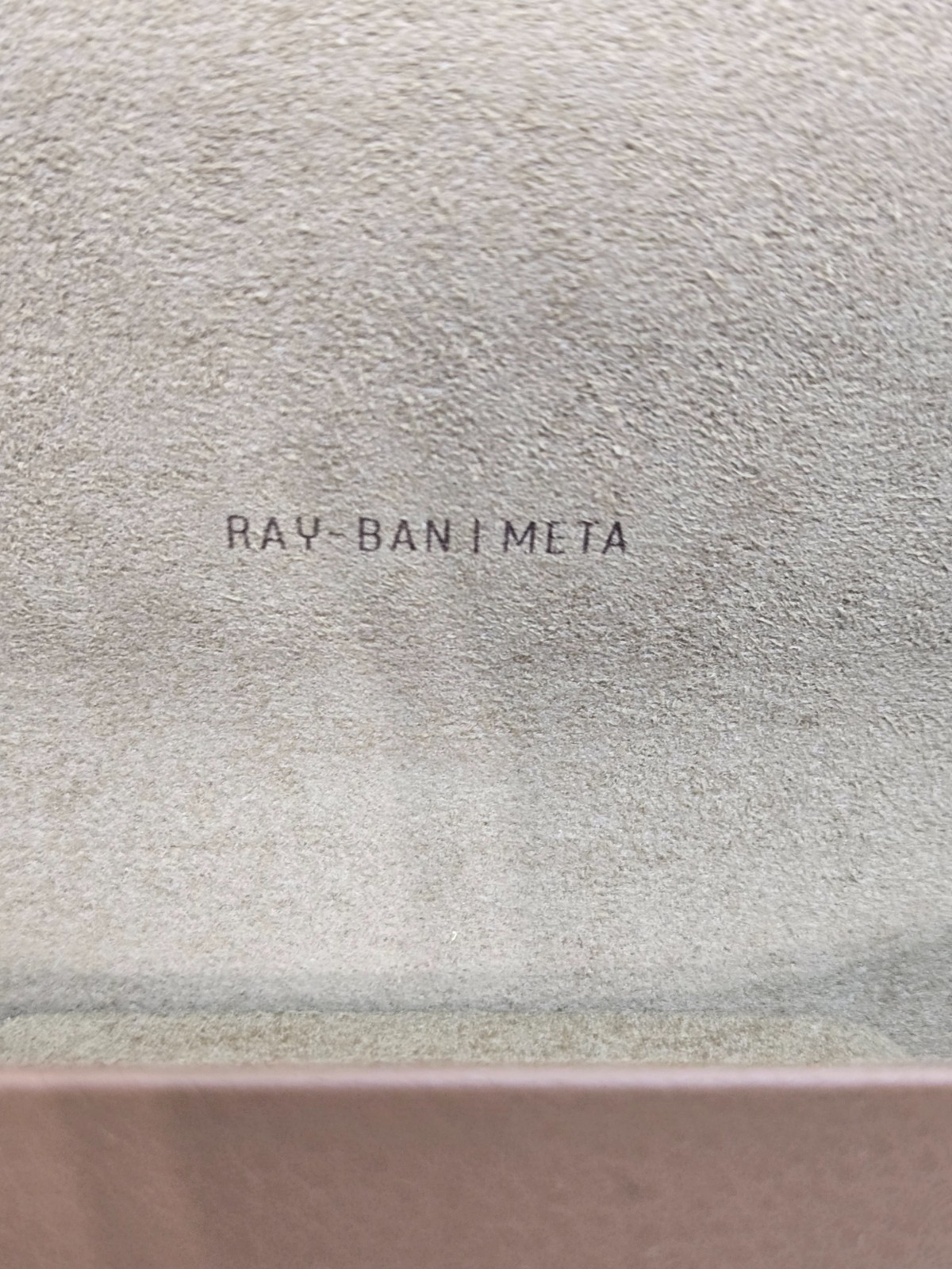 Ray-Ban Meta Charging Case (Case Only) 1AT2414A00 FAST FREE SHIPPING c