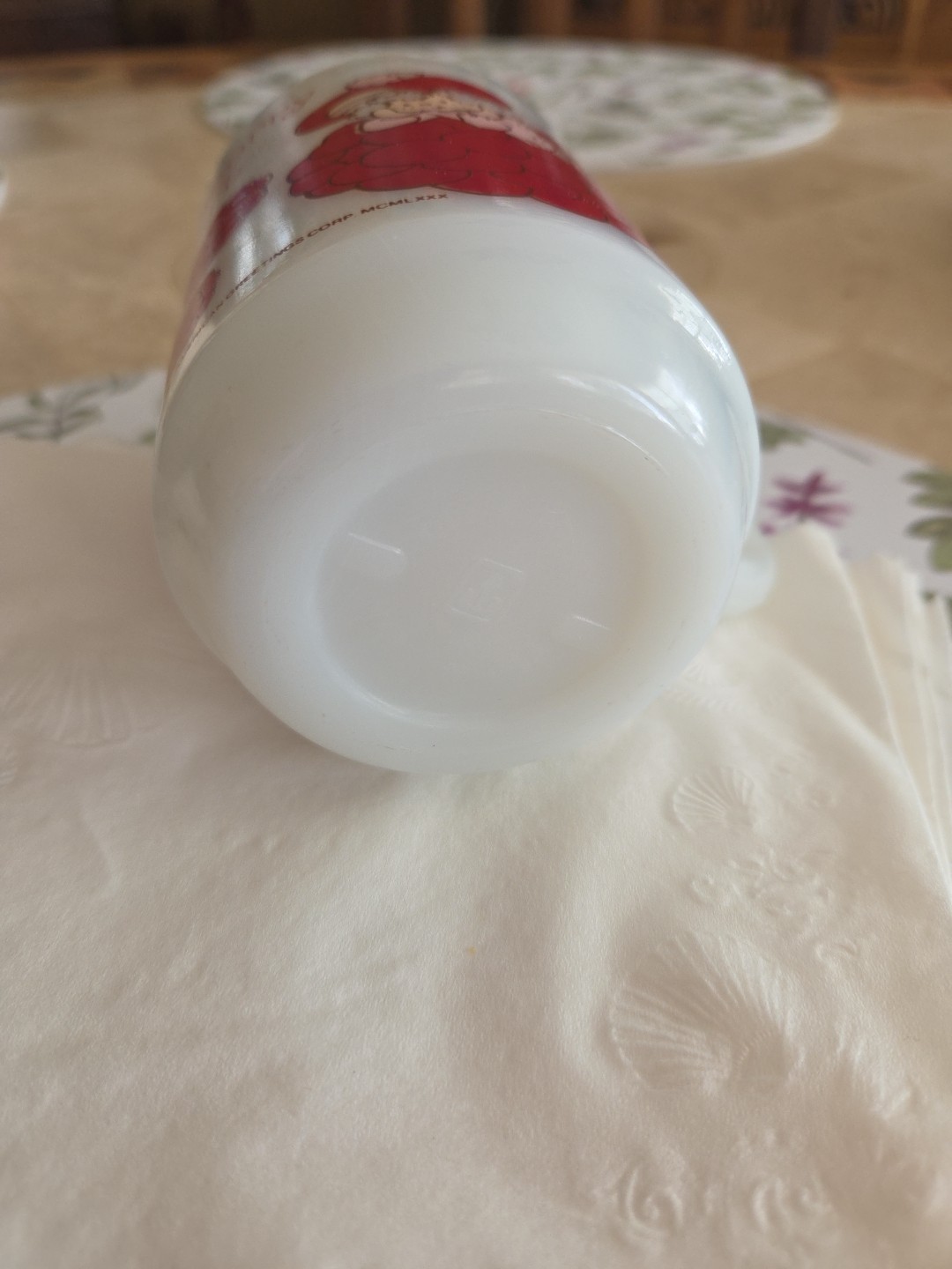 Vintage Anchor Hocking Strawberry Shortcake / Raspberry tart Milk Glass Mug 1980