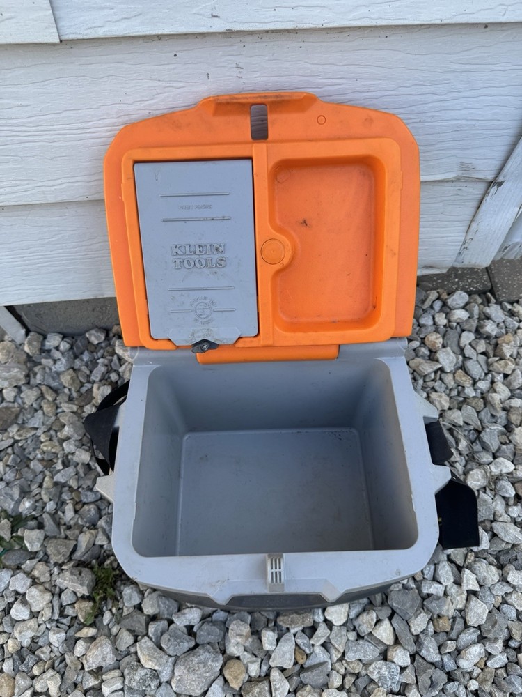 Klein Tools 55600 Tradesman Pro Tough Box 17-Quart Cooler