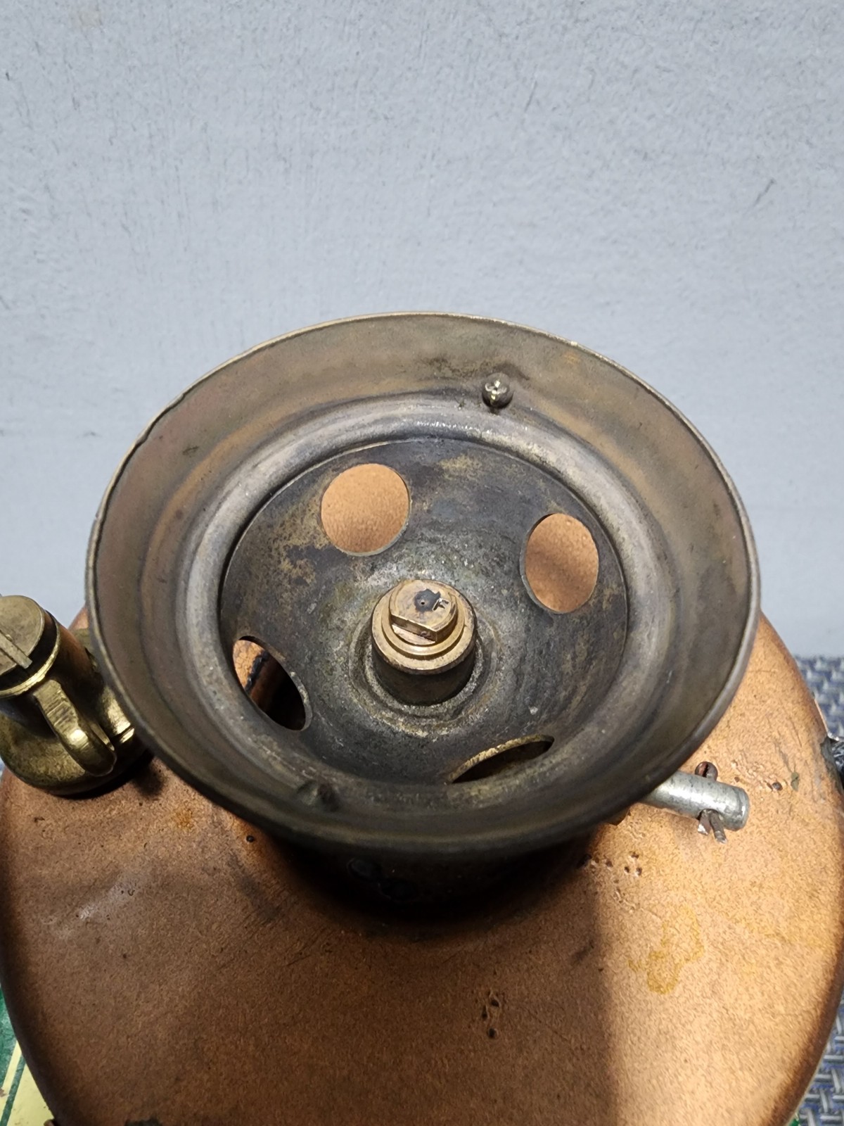 PHOEBUS 725 GASOLINE STOVE. RARE VERSION.