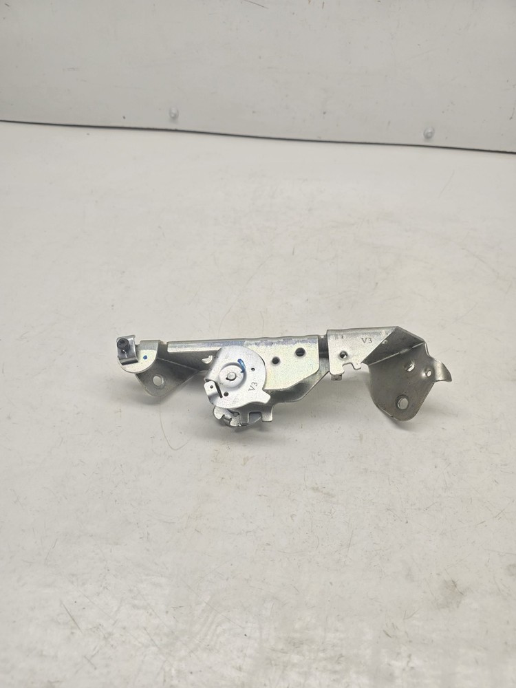 BRIGGS AND STRATTON ENGINE CONTROL BRACKET 798916