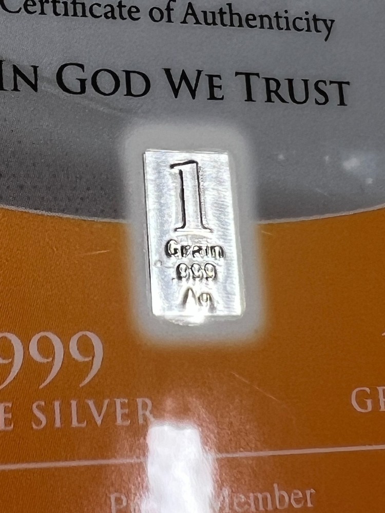 Benchmark Silver in Random Colored Card