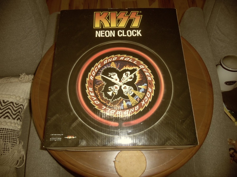 KISS NEON CLOCK NEW IN BOX  VERY RARE