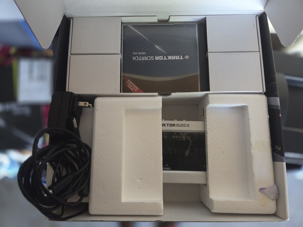 Traktor Scratch Duo 2 ** NEW/MINT**