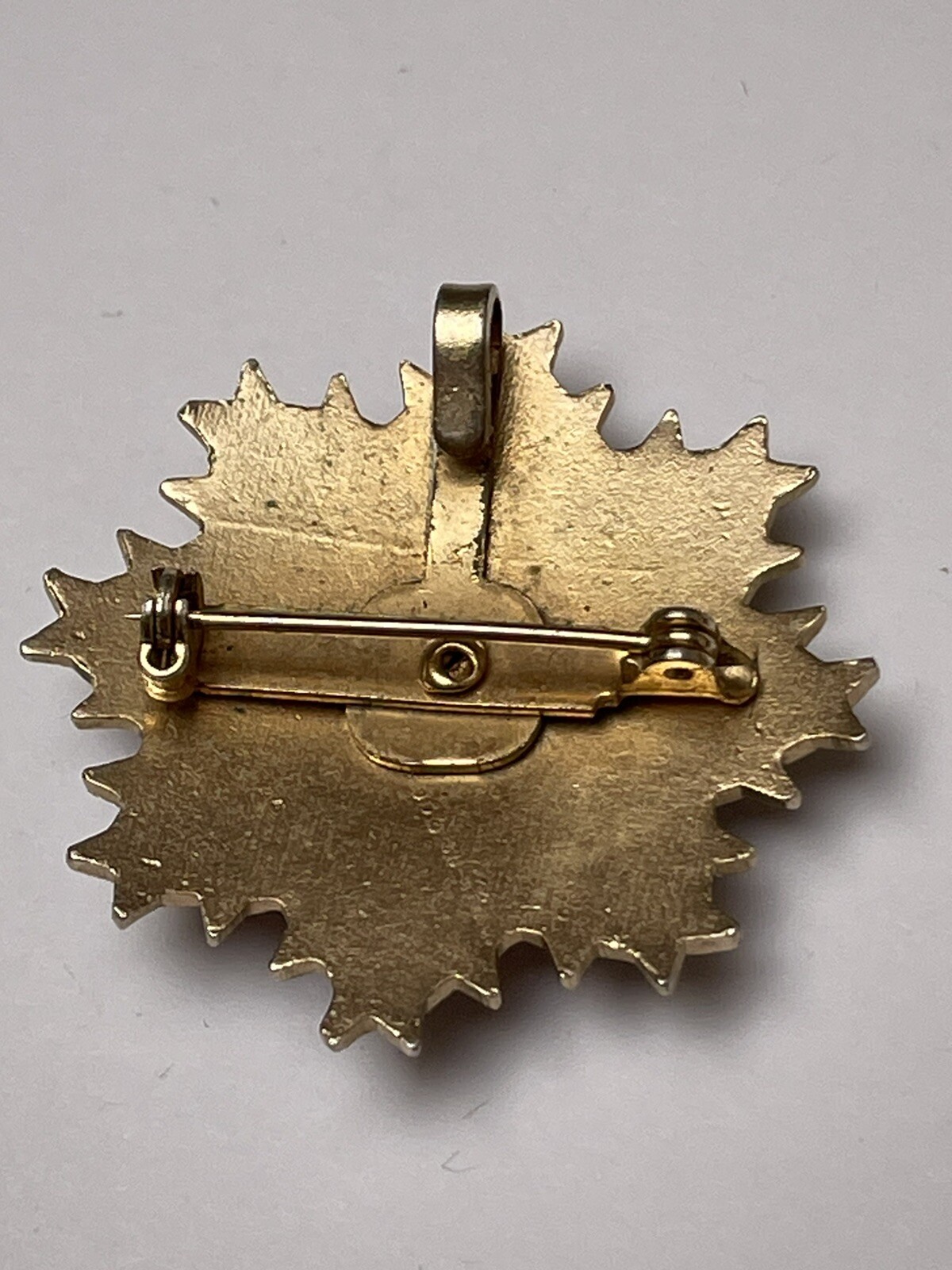 UNITED KINGDOM,BRIT. UNKNOWN BREAST BADGE,GILT,ENAMELED.MEASURE 40mm.WEIGHT 15.3