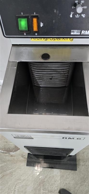 BRINKMANN MGW LAUDA COOLING/HEATING CIRCULATING BATH MODEL RM 6 -35P