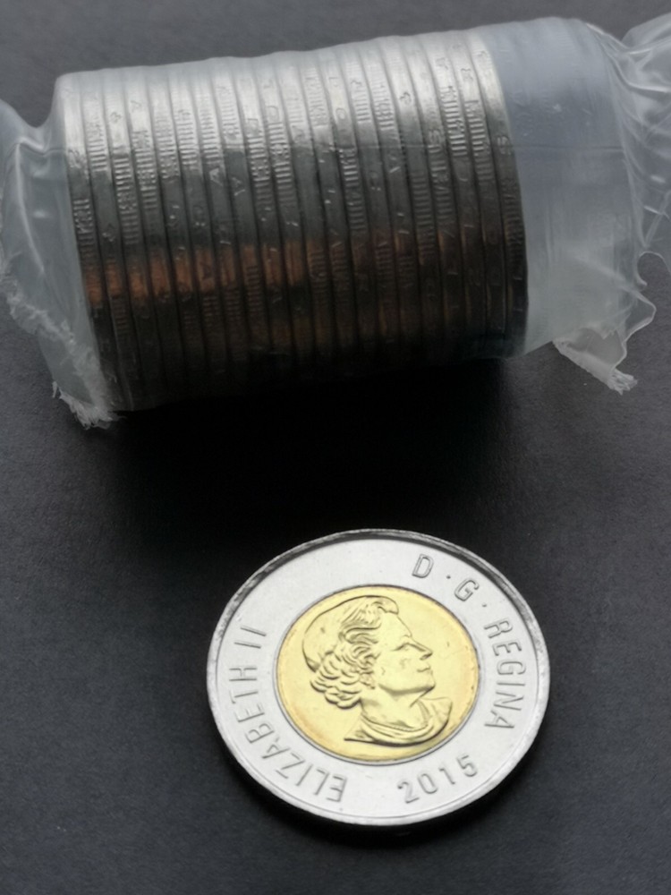 *** CANADA  TOONIE  2015  *** FROM  MINT  ROLL ***
