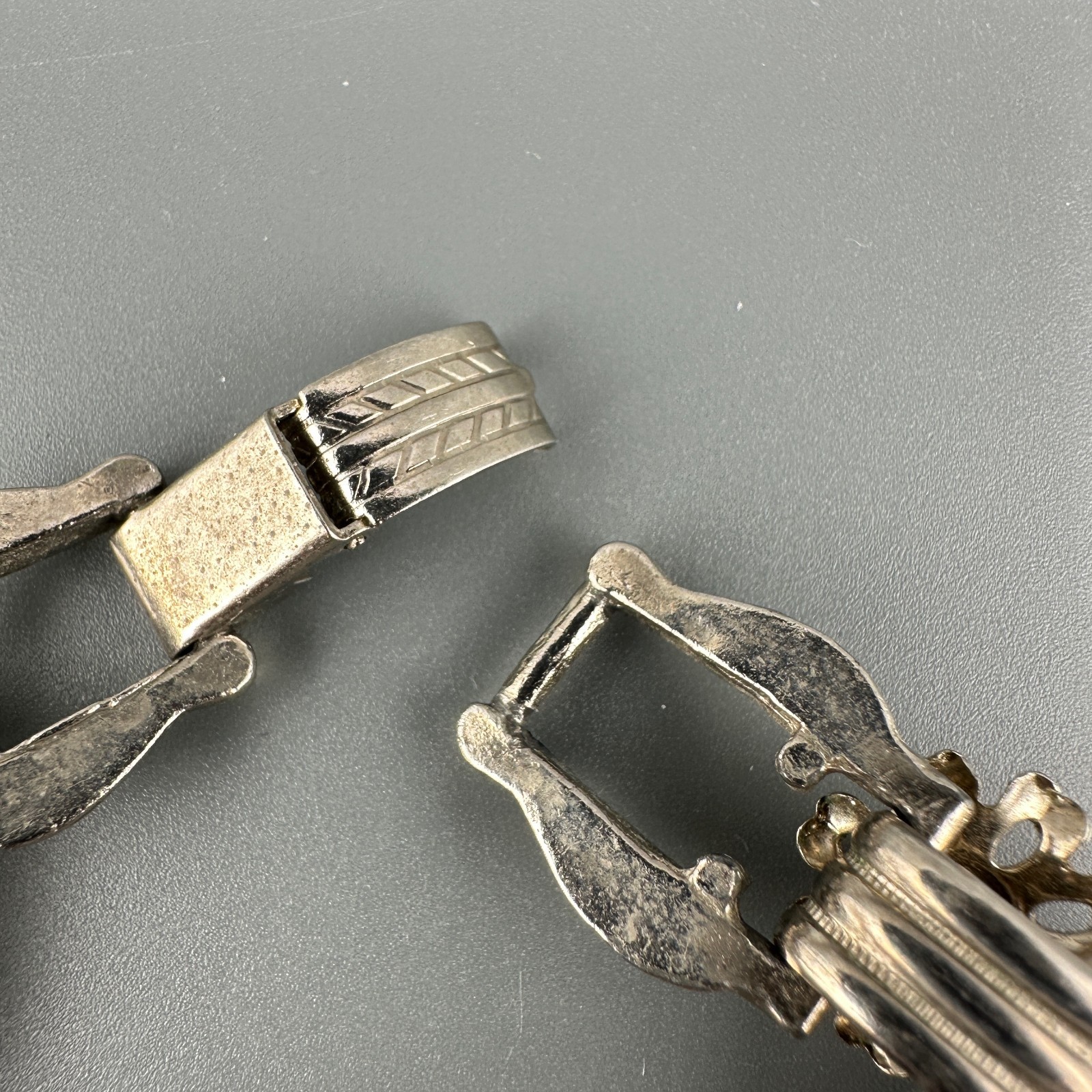 Vintage D&E Juliana Bracelet Gray Oval Stones Silver Tone Metal Flowers Verified