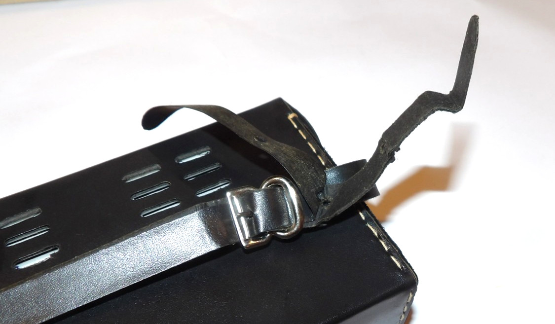 VINTAGE 1960s CAPTAIN DELUXE AM TRANSISTOR RADIO! W/CASE & BOX! HONG KONG!