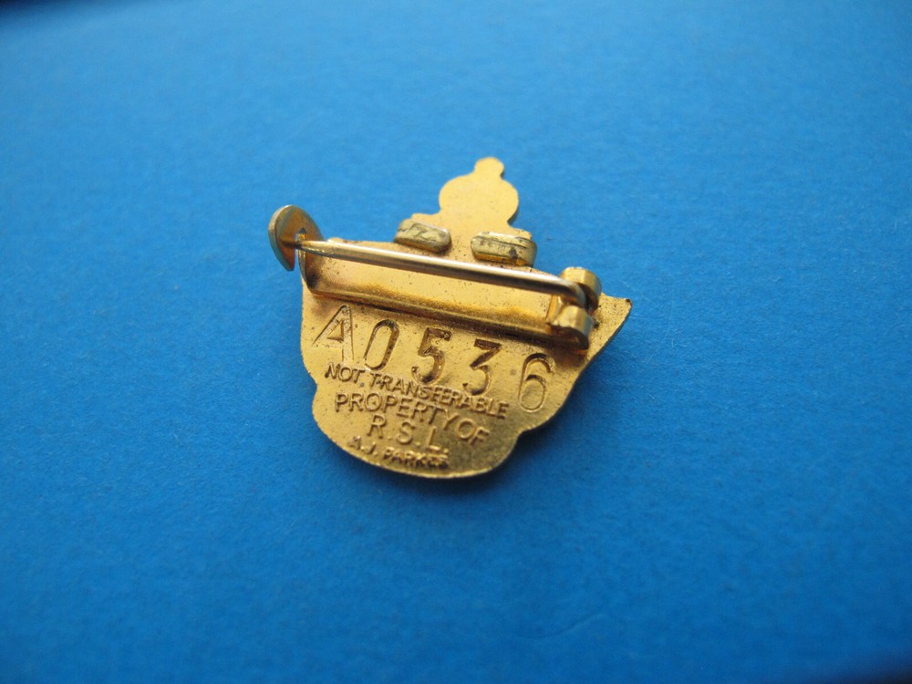 1983 Australia Returned & Services League RSL SA Associate Badge