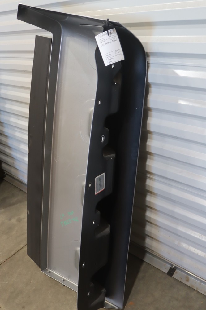 2018-2023 PETERBILT 579 LEFT UPPER CAB EXTENDER FAIRING SKIRT PANEL SILVER OEM